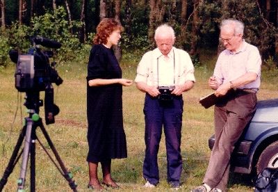he guide Maria Pisarek, Tjudar Rudolph, and Dr. Robert Faurisson in Treblinka, June 1988.