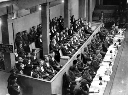 Bergen-Belsen camp personnel in the dock at Lneburg, Germany