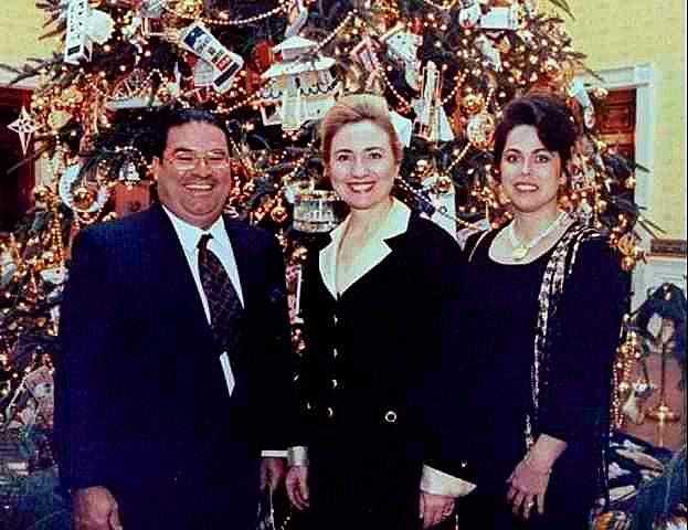 This is one of the two photographs that the Justice Department was confiscating after it was learned that Jorge, who had donated $20,000 to the Clintons, was a major cocaine smuggler. The woman to the right,unidentified, appears to be the same woman seen in the photo with Hillary below. 